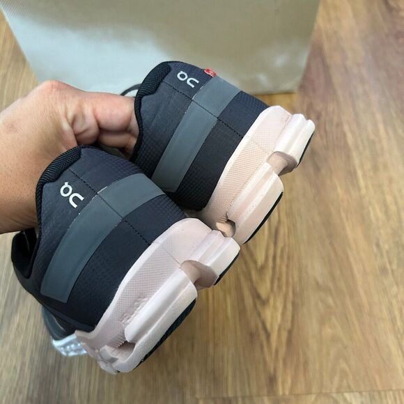 On CLOUDFLOW black running athletic training lace up shoes sneakers women’s 8 - Picture 6 of 9